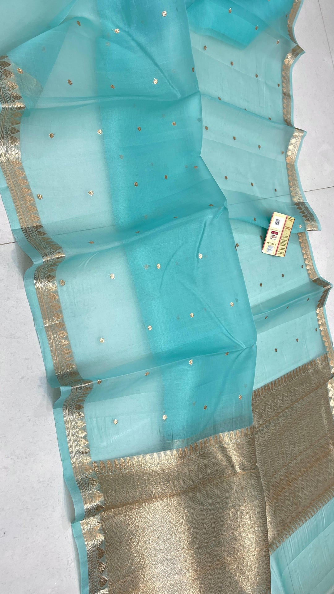 Pure Banarasi Kora Silk Saree With Intricate Borders ( SILK MARK CERTIFIED)