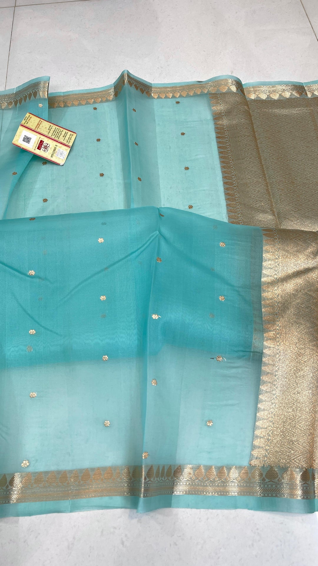 Pure Banarasi Kora Silk Saree With Intricate Borders ( SILK MARK CERTIFIED)