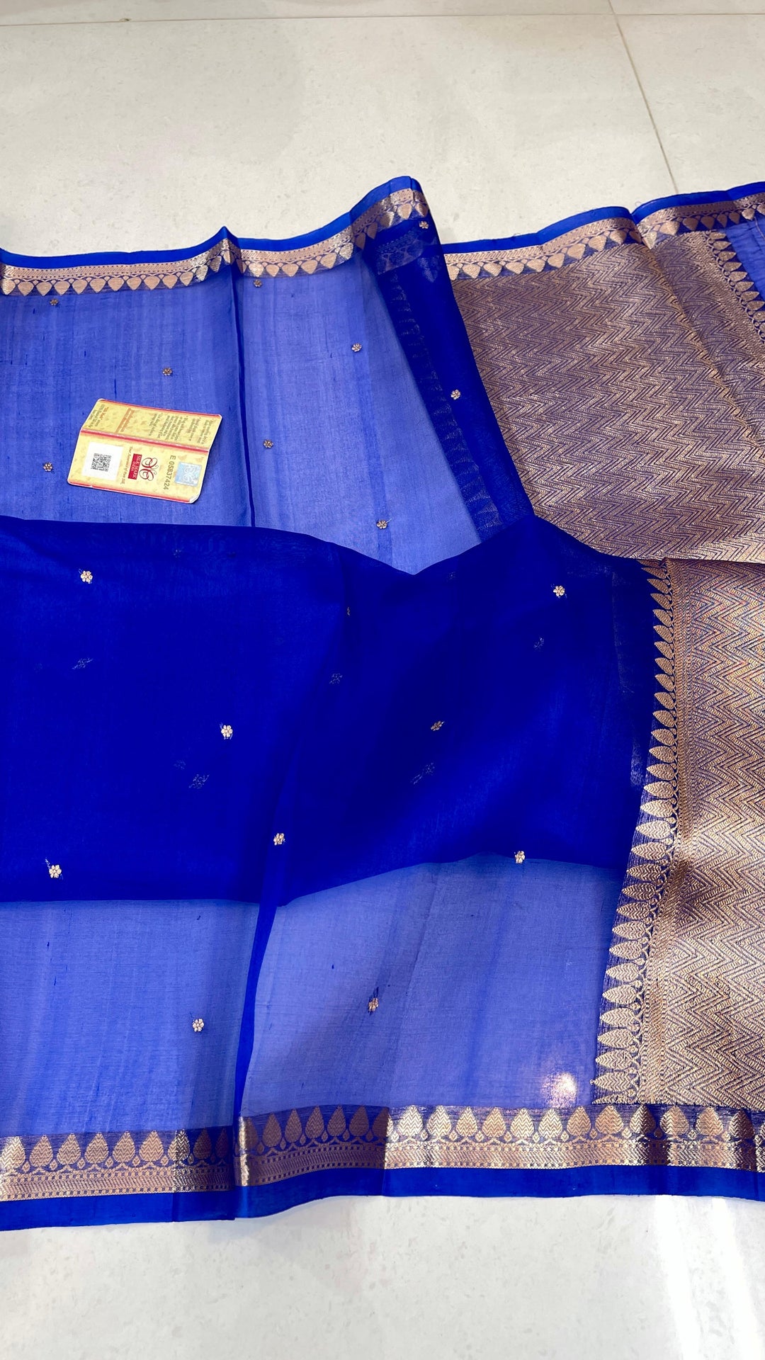 Pure Banarasi Kora Silk Saree With Intricate Borders ( SILK MARK CERTIFIED)