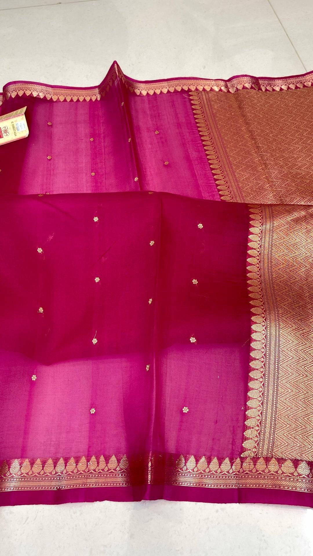Pure Banarasi Kora Silk Saree With Intricate Borders