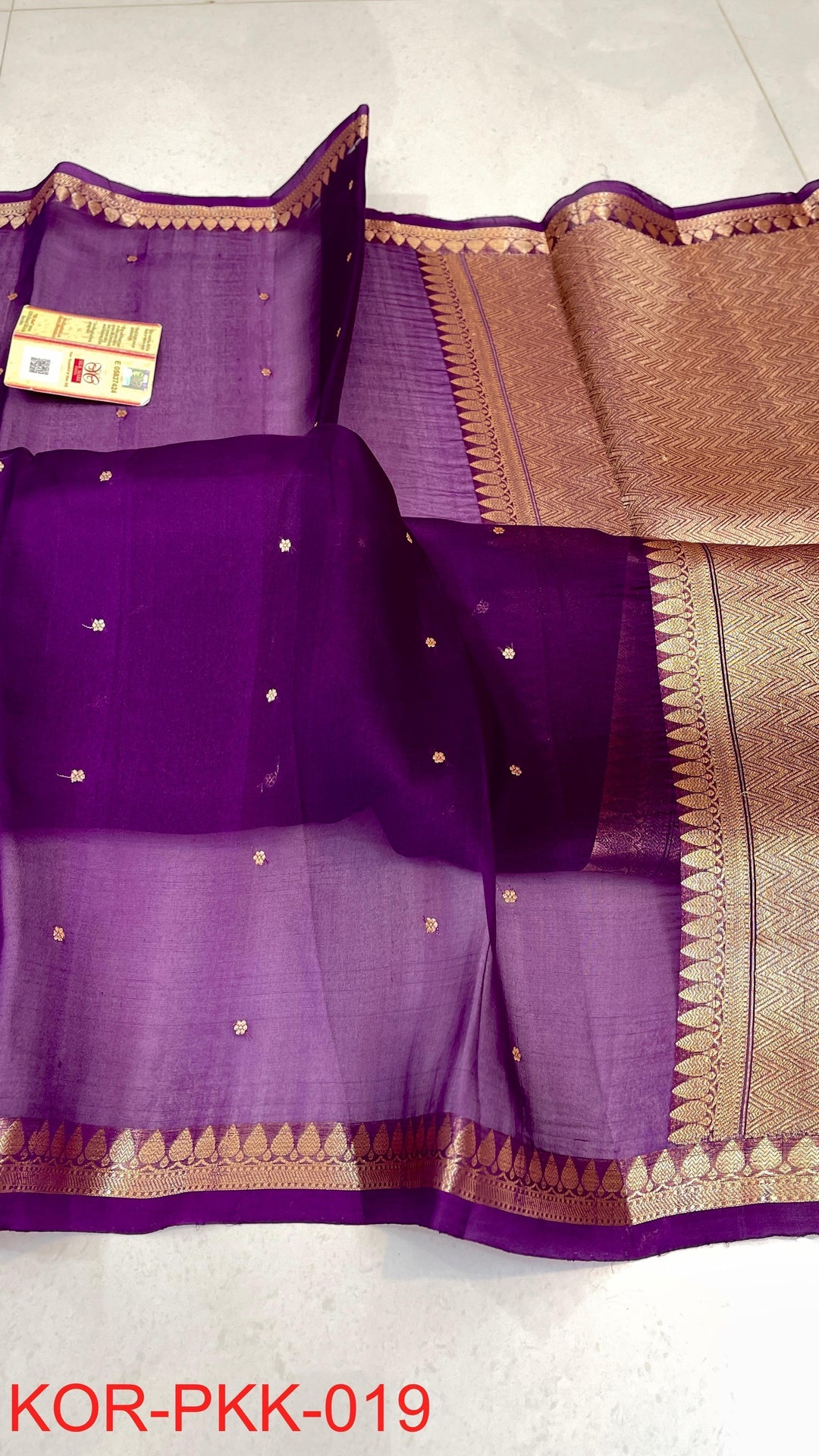 Pure Banarasi Kora Silk Saree With Intricate Borders ( SILK MARK CERTIFIED)
