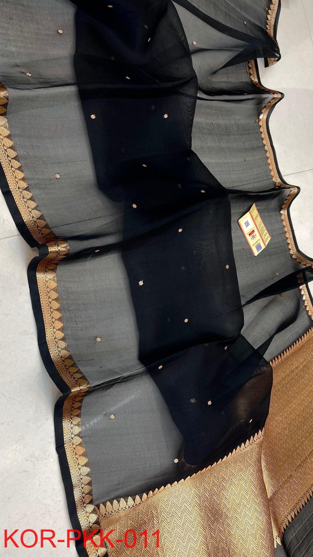 Pure Banarasi Kora Silk Saree With Intricate Borders ( SILK MARK CERTIFIED)