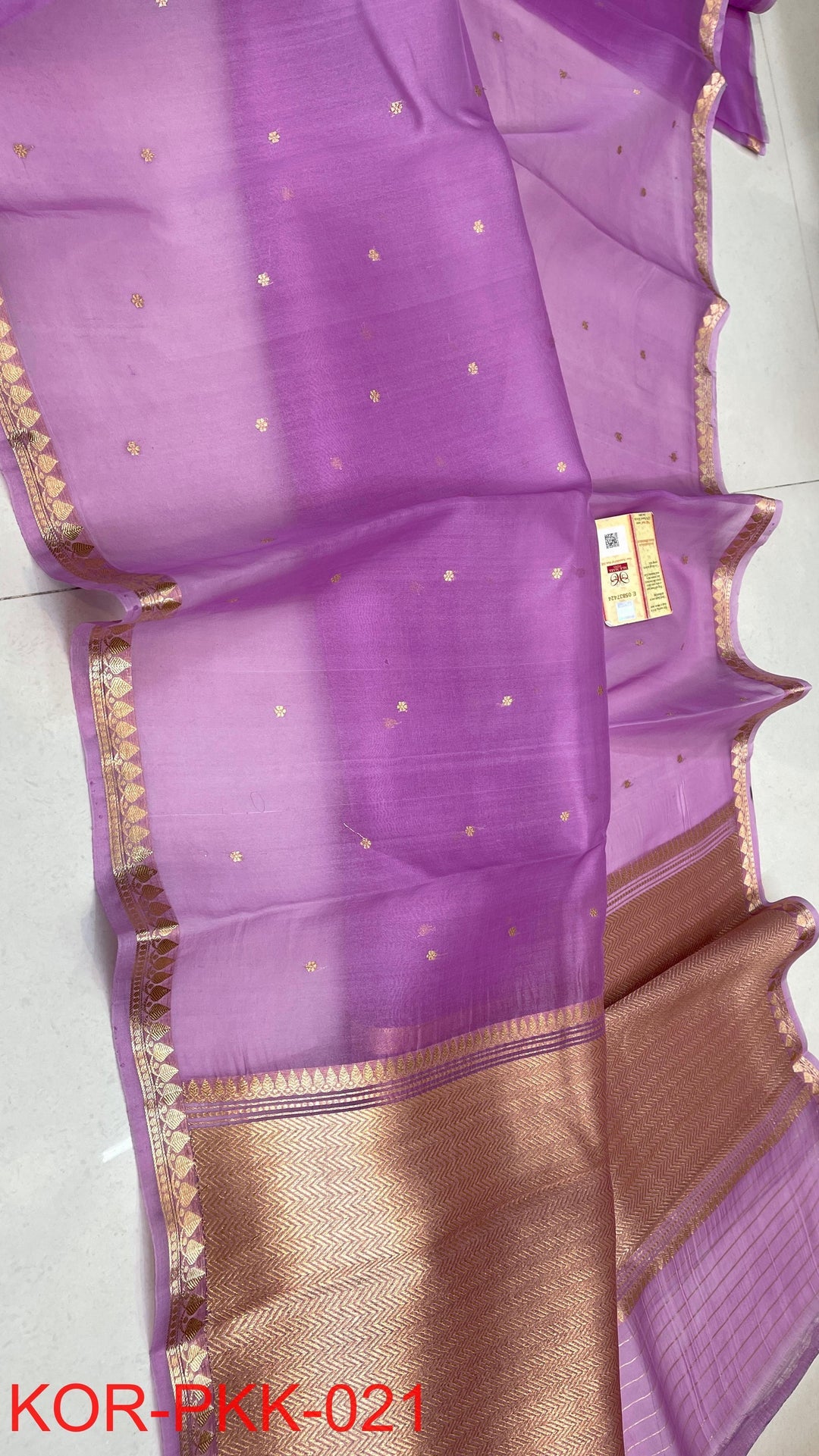 Pure Banarasi Kora Silk Saree With Intricate Borders ( SILK MARK CERTIFIED)