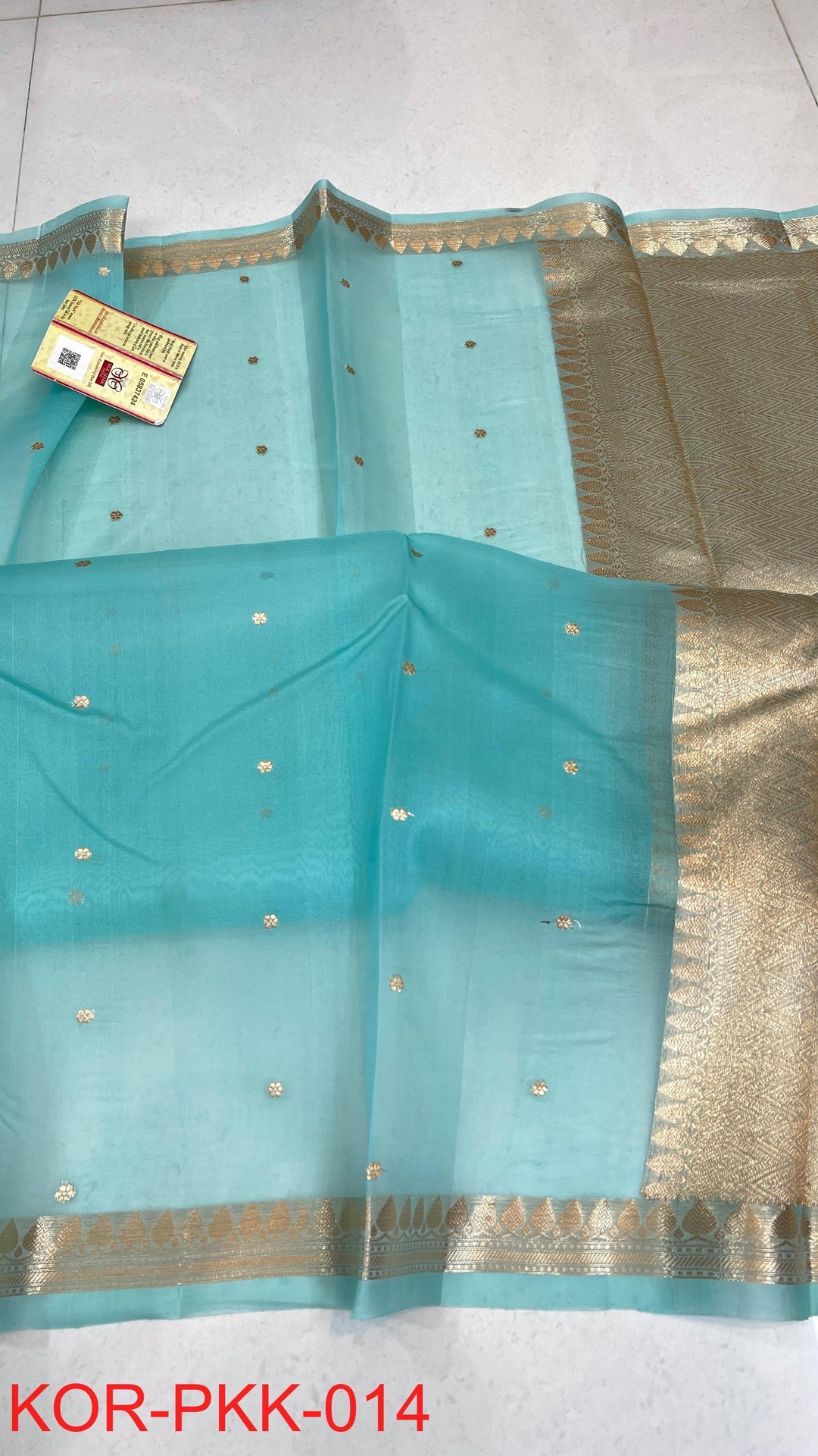 Pure Banarasi Kora Silk Saree With Intricate Borders ( SILK MARK CERTIFIED)