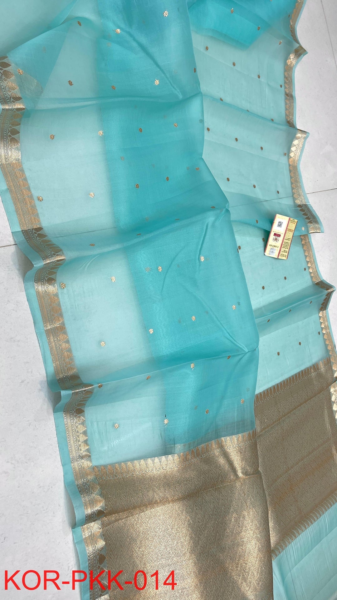 Pure Banarasi Kora Silk Saree With Intricate Borders ( SILK MARK CERTIFIED)