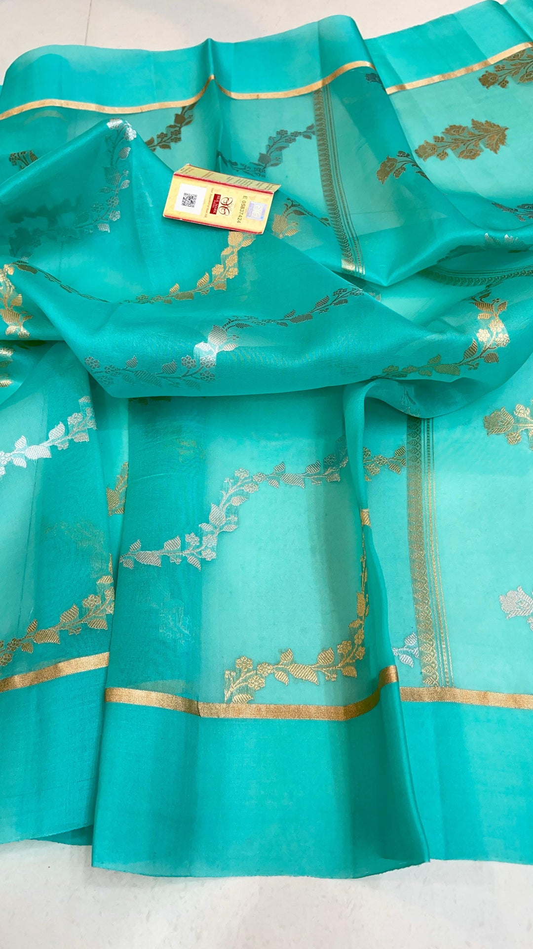 Exclusive Pure Banarasi Handloom Weaved Kora Silk Saree With Satin Border ( Silk Mark Certified)