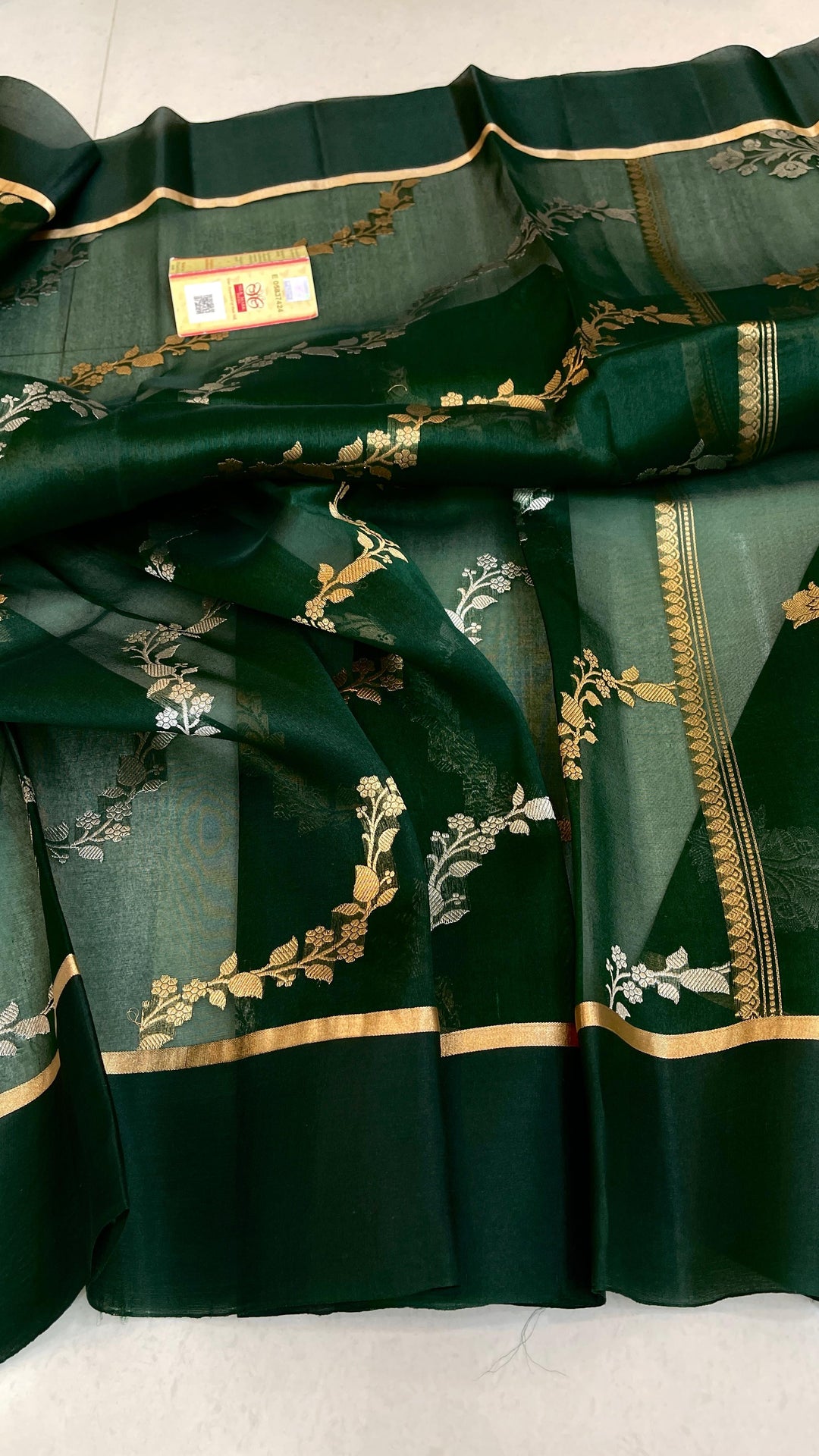 Exclusive Pure Banarasi Handloom Weaved Kora Silk Saree With Satin Border ( Silk Mark Certified)