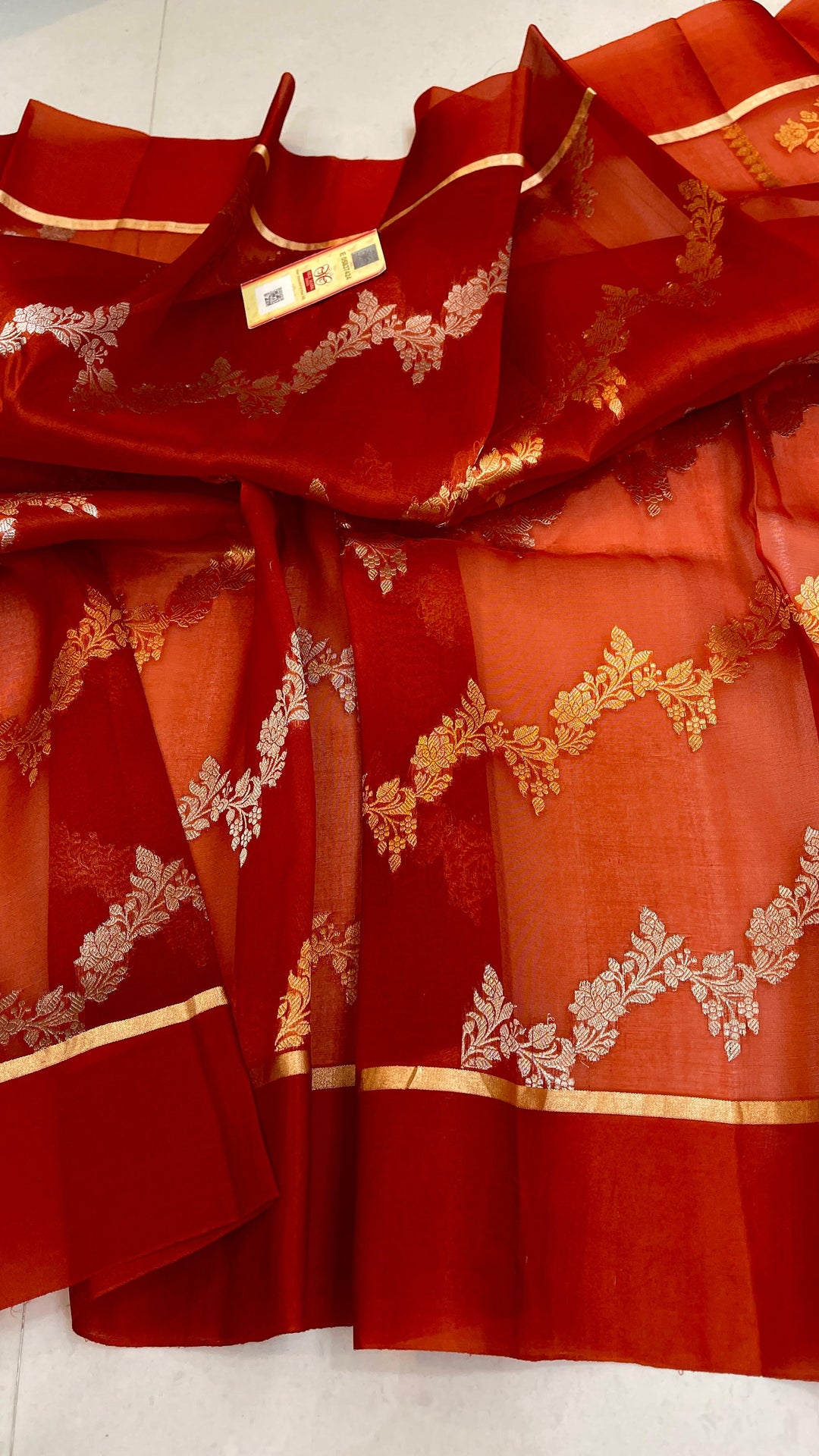 Exclusive Pure Banarasi Handloom Weaved Kora Silk Saree With Satin Border ( Silk Mark Certified)