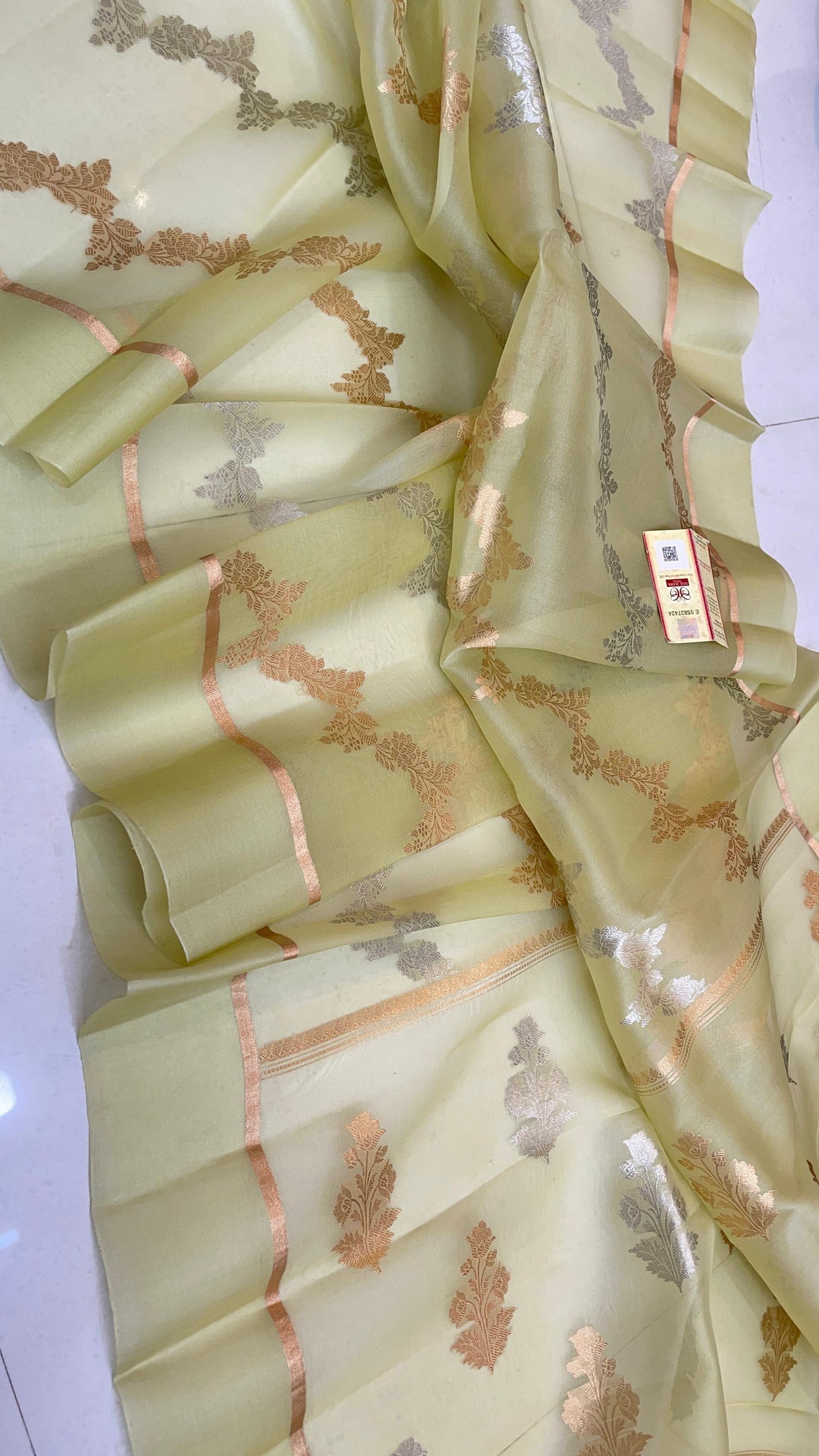 Exclusive Pure Banarasi Handloom Weaved Kora Silk Saree With Satin Border ( Silk Mark Certified)