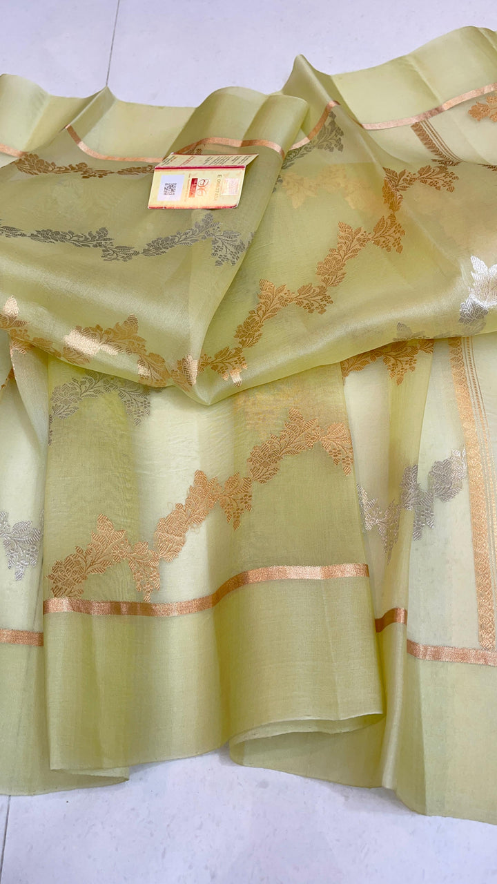 Exclusive Pure Banarasi Handloom Weaved Kora Silk Saree With Satin Border ( Silk Mark Certified)