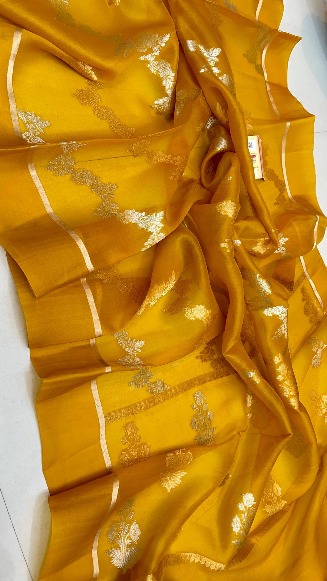 Exclusive Pure Banarasi Handloom Weaved Kora Silk Saree With Satin Border ( Silk Mark Certified)