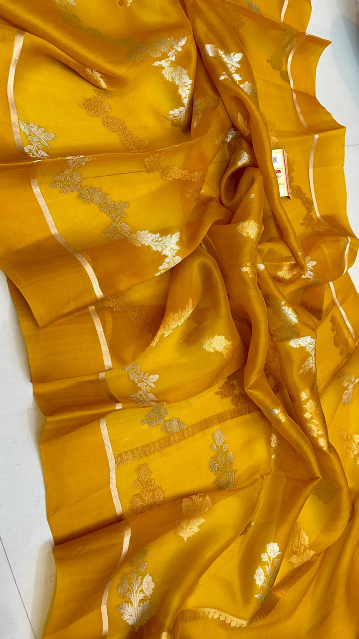 Exclusive Pure Banarasi Handloom Weaved Kora Silk Saree With Satin Border ( Silk Mark Certified)