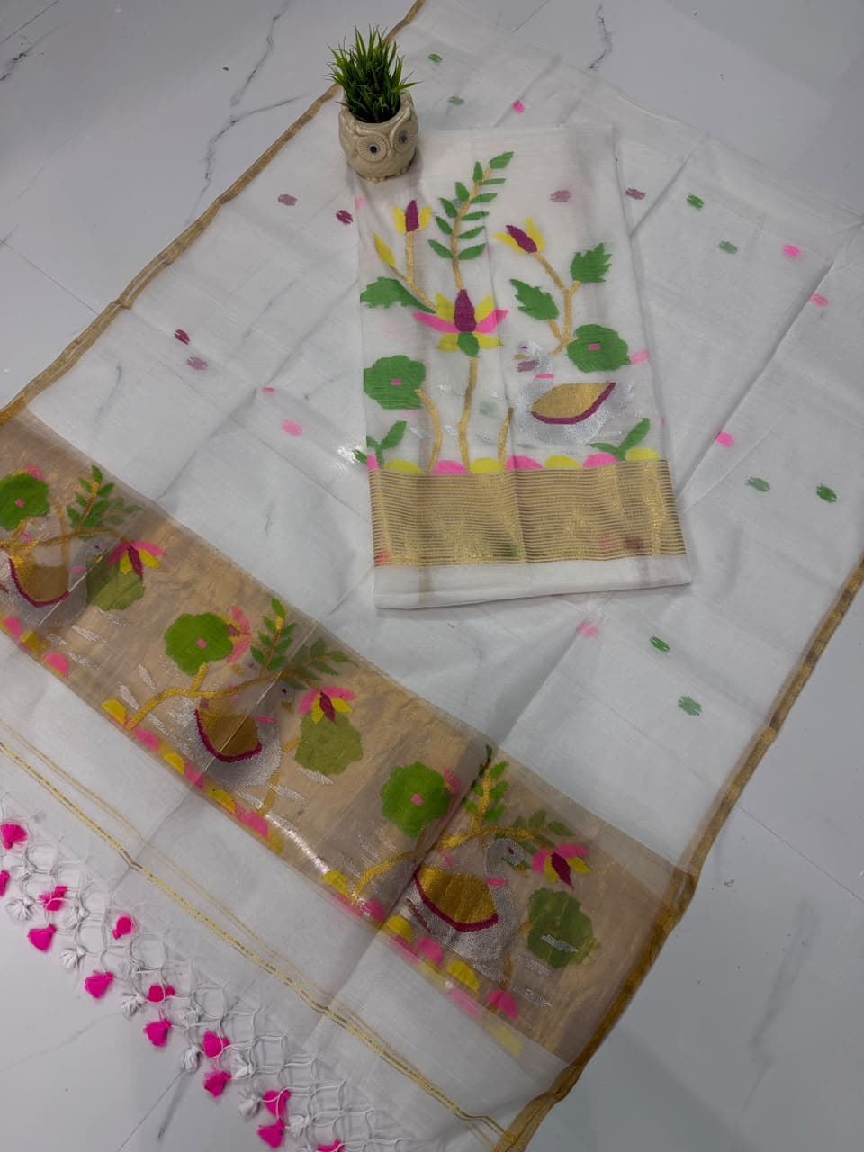 Exclusive Muslin Jamdani 2 pc Unstitched Suit.