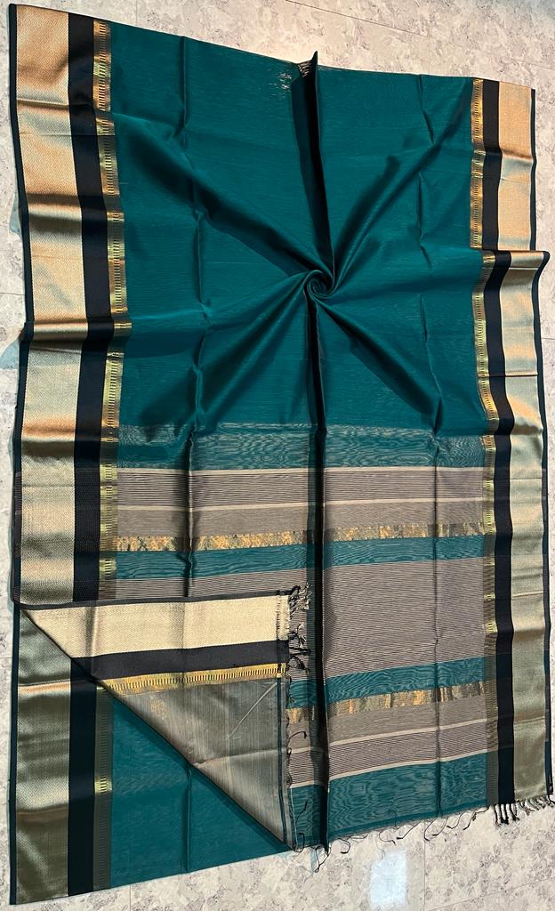 Handloom Maheshwari Silk Saree With Blouse.