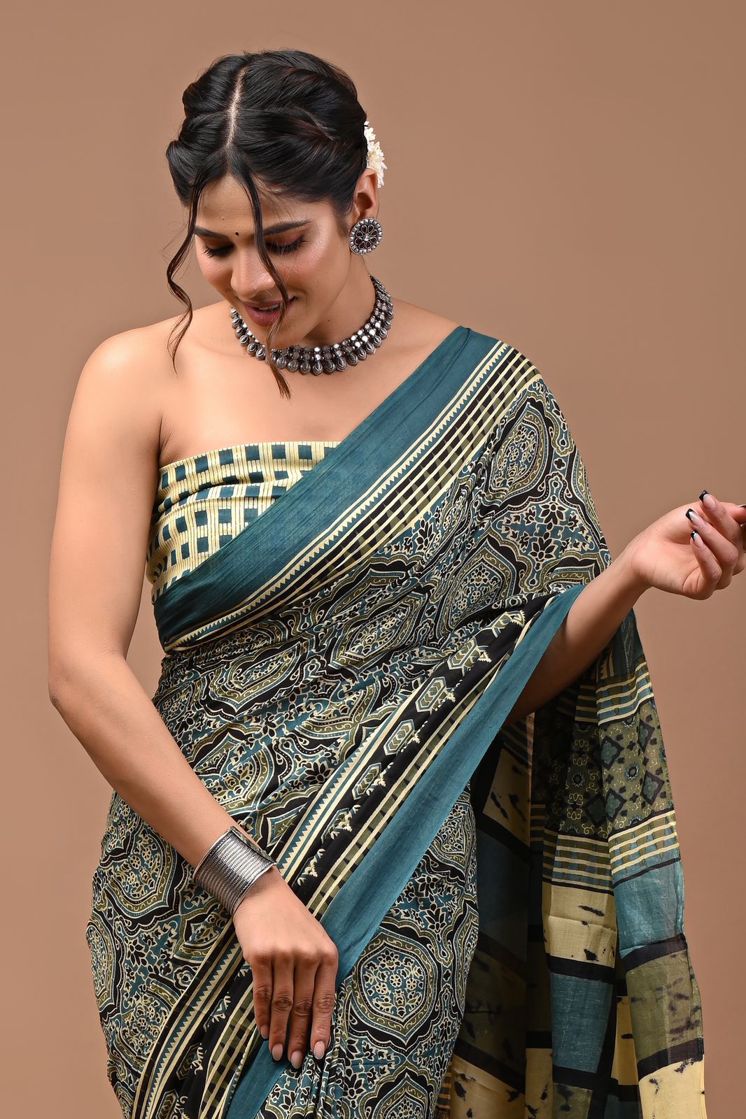 Pure  Mul cotton Hand print saree with Blouse.