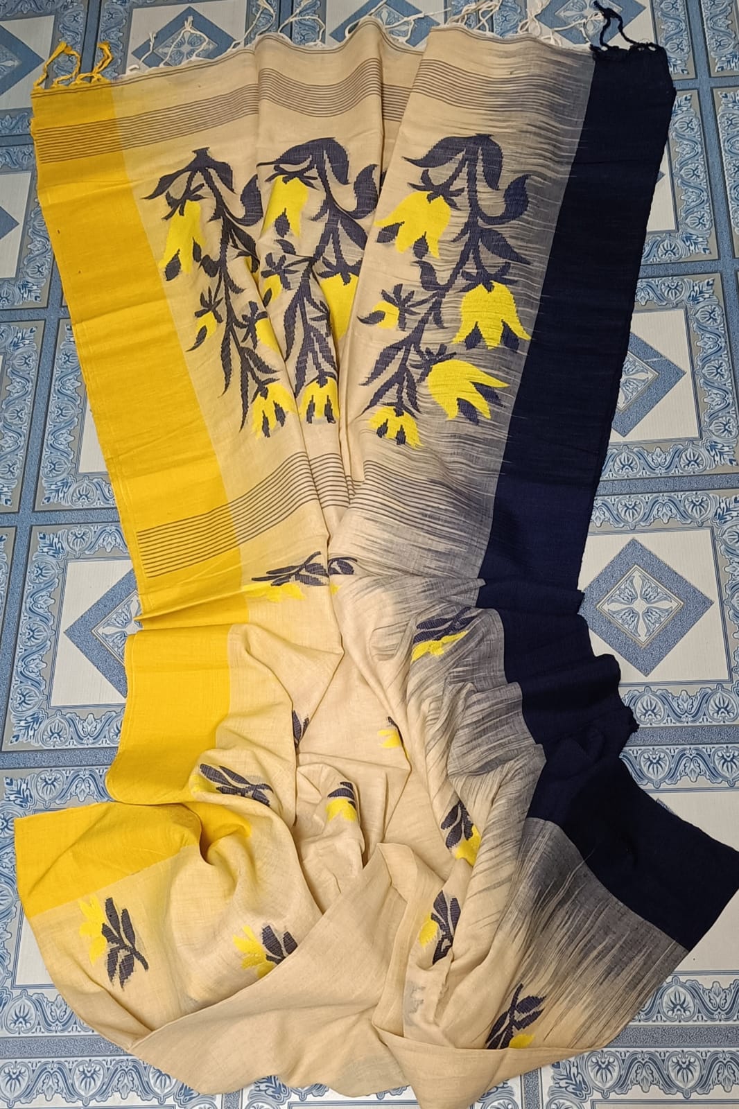 Pure Cotton jamdani Saree With Running Blouse  . ( Length- 6.3 meter