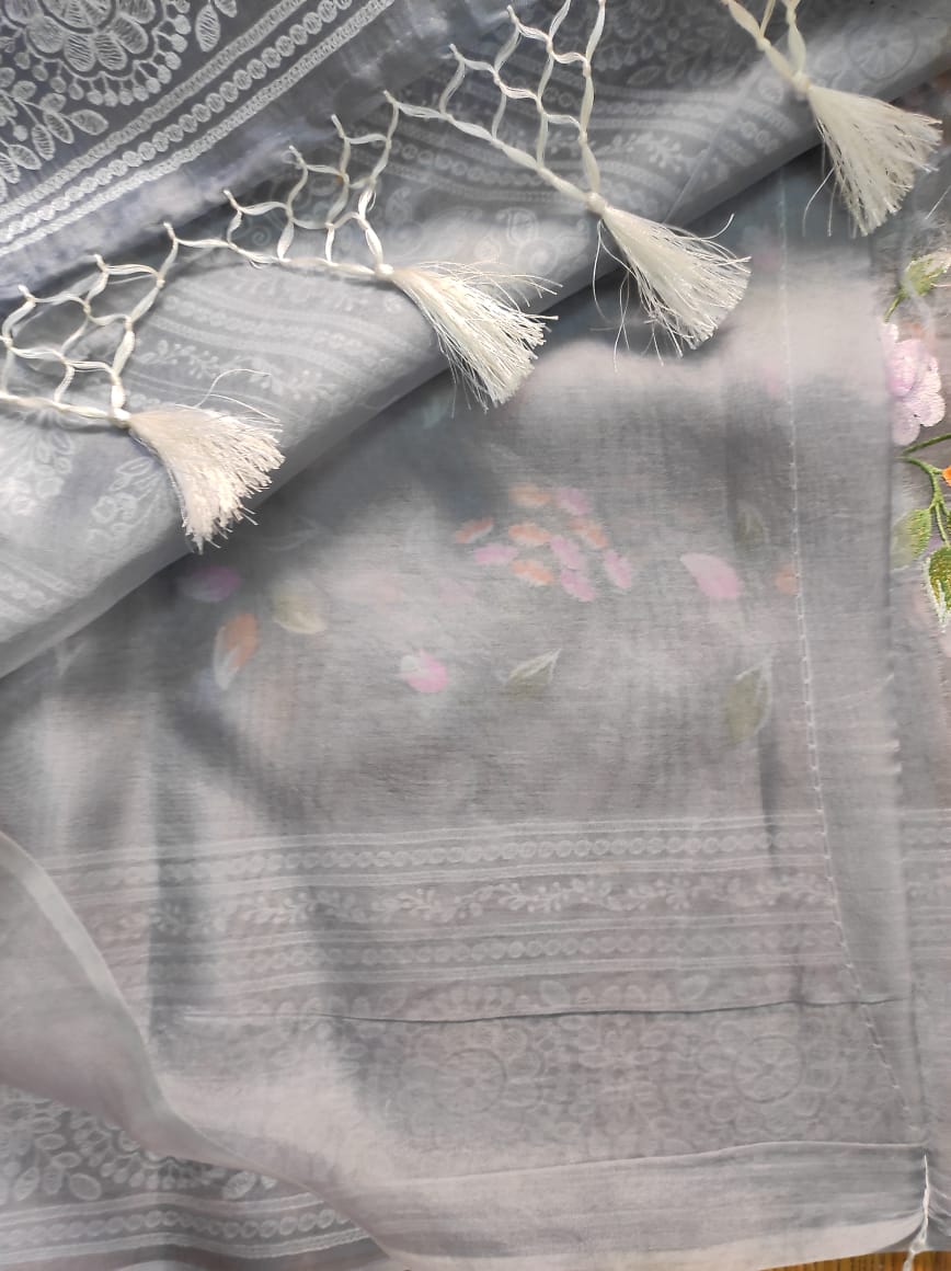 Pure Organza Silk Saree Multi Floral Jaal Work With Heavy Chikankari Pallu .