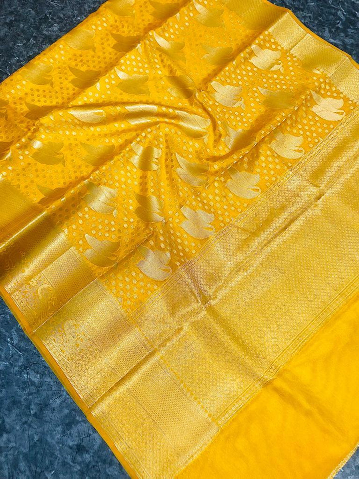 Semi Banarasi Georgette Dyeable Zari Weaving sarees With Rich Pallu & Border