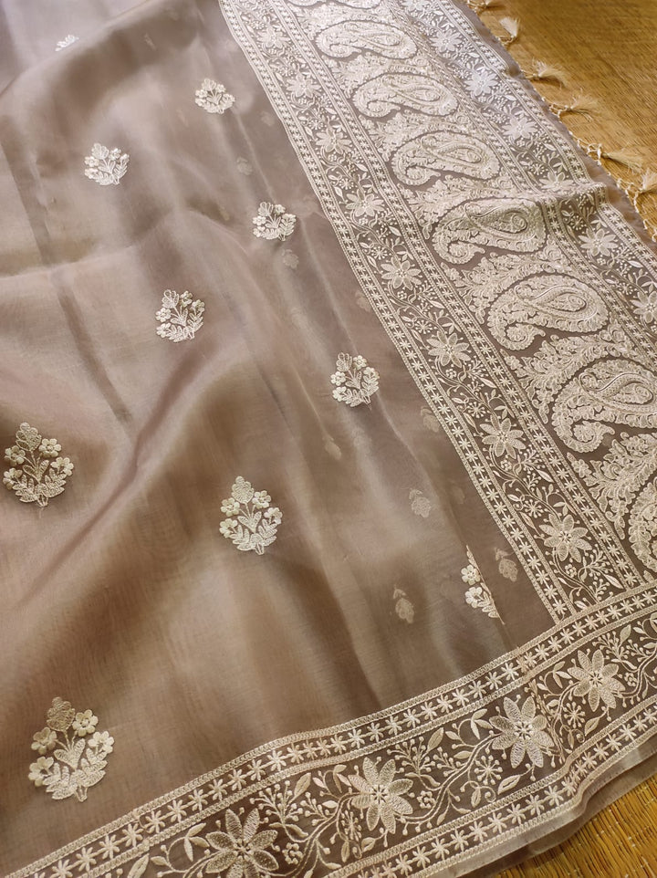 Pure Organza Silk Chikankari Embroidery Work  Saree .