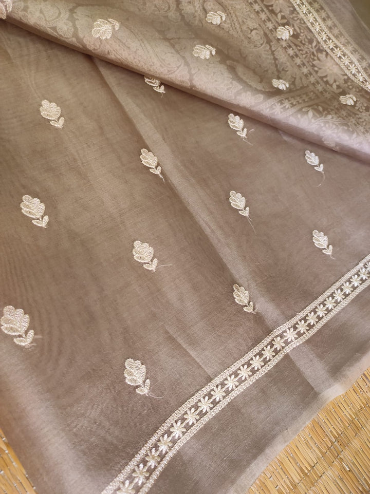 Pure Organza Silk Chikankari Embroidery Work  Saree .