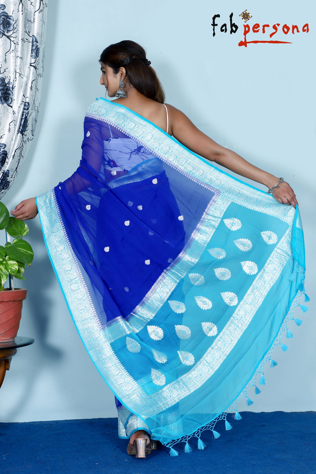 Pure Hand loom  Khaddi Georgette Saree with Silver Zari Weaving blouse  ( length- 6.3 meter )