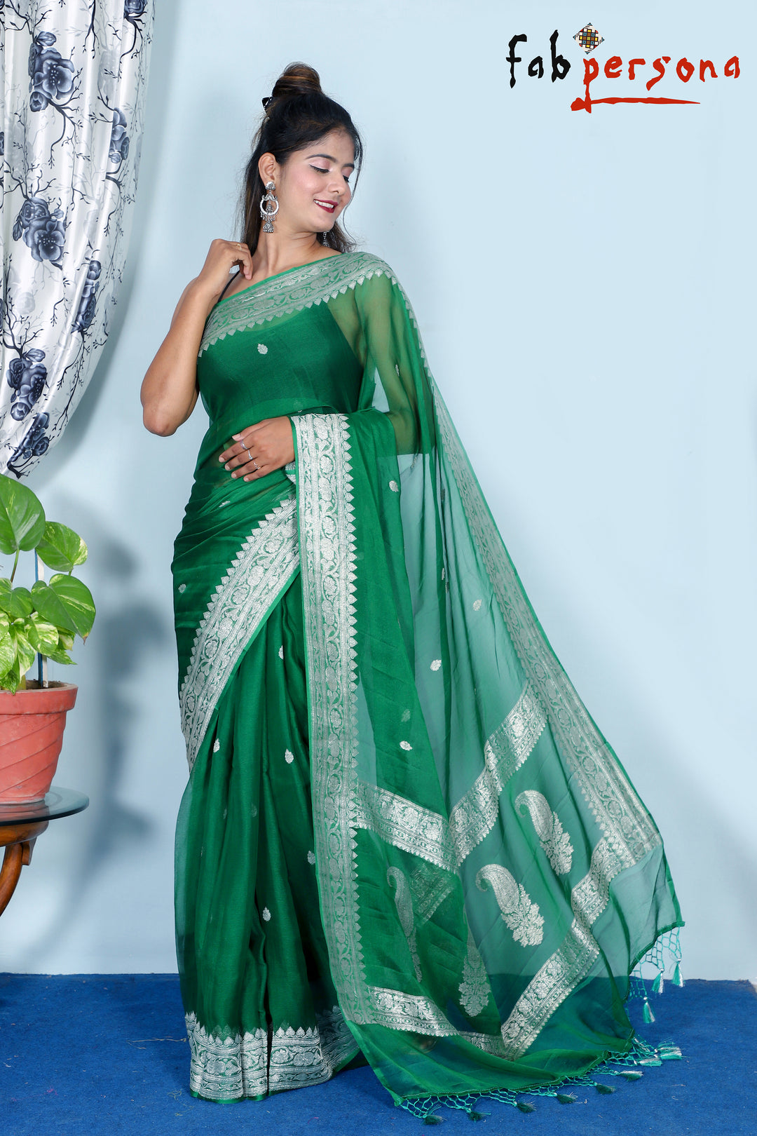 Pure Hand loom  Khaddi Chiffon Georgette Saree with Silver Zari Weaving blouse  ( length- 6.3 meter )