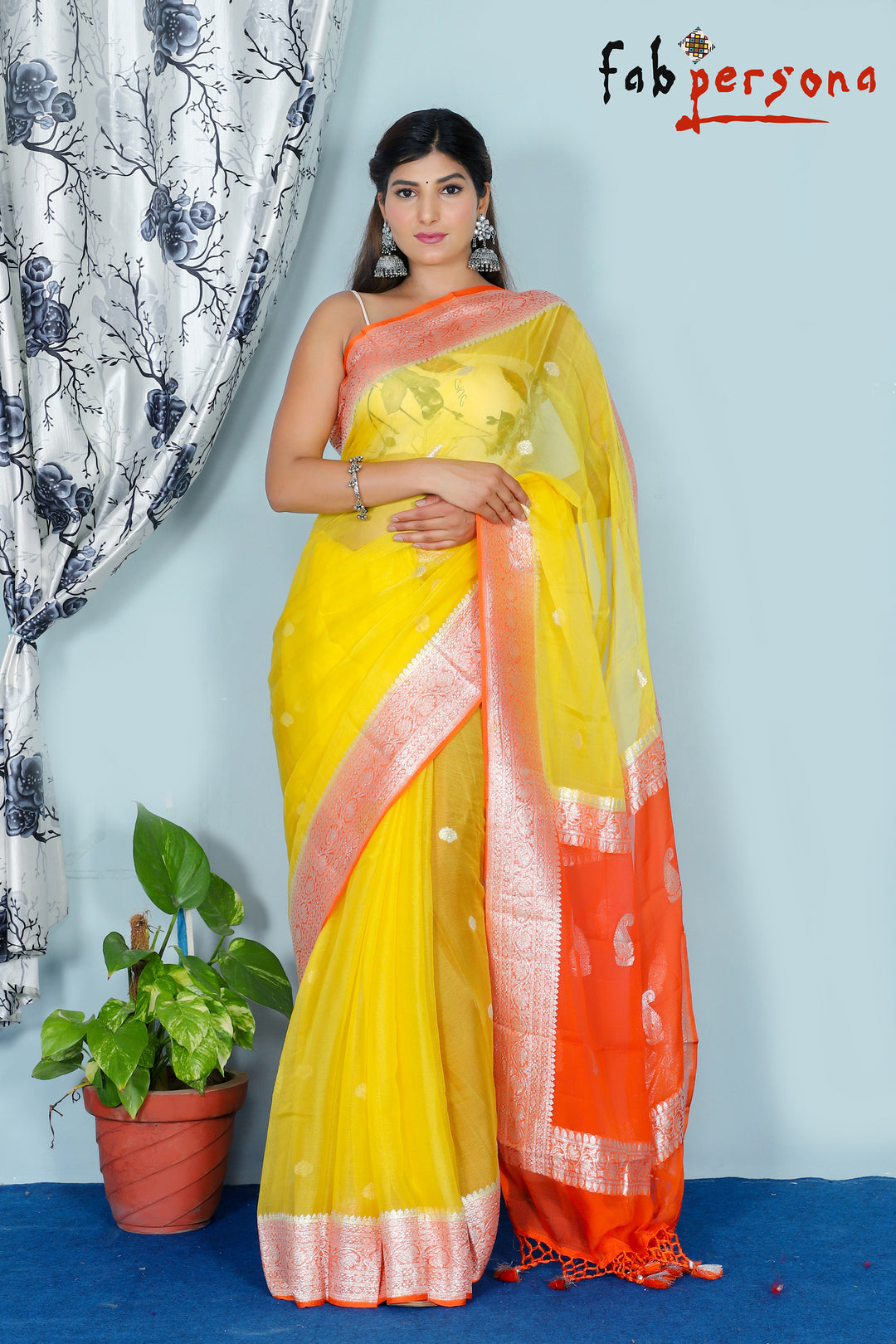 Pure Hand loom  Khaddi Georgette chiffon Saree with Silver Zari Weaving blouse  ( length- 6.3 meter )