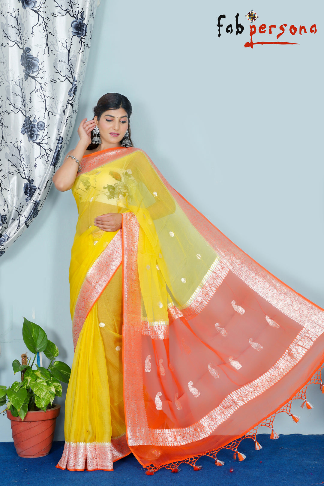 Pure Hand loom  Khaddi Georgette chiffon Saree with Silver Zari Weaving blouse  ( length- 6.3 meter )