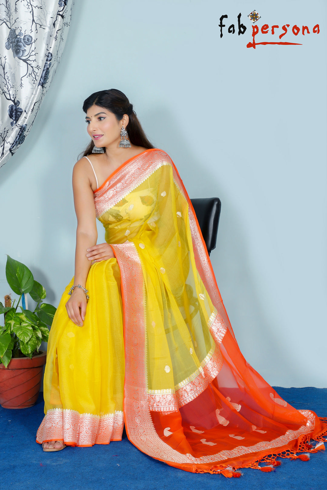 Pure Hand loom  Khaddi Georgette chiffon Saree with Silver Zari Weaving blouse  ( length- 6.3 meter )