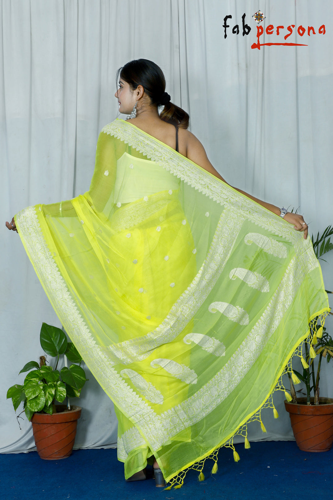 Pure Hand loom  Khaddi Chiffon Georgette Saree with Silver Zari Weaving blouse  ( length- 6.3 meter )