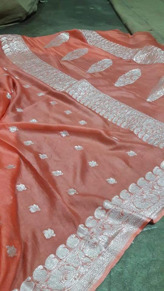 Pure Hand Loom Khaddi Chiffon Georgette Saree With Silver Zari Weaving Blouse  ( length- 6.3 meter )