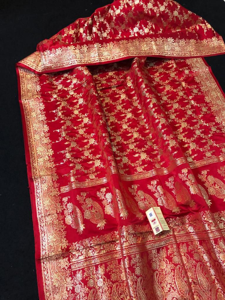 Red Color Pure Hand Weaving Traditional Jangla Work Saree In Pure katan silk .