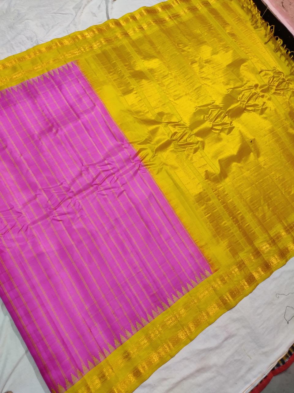 Pink Color Pure Gadwal Handloom Silk Saree With zari Work