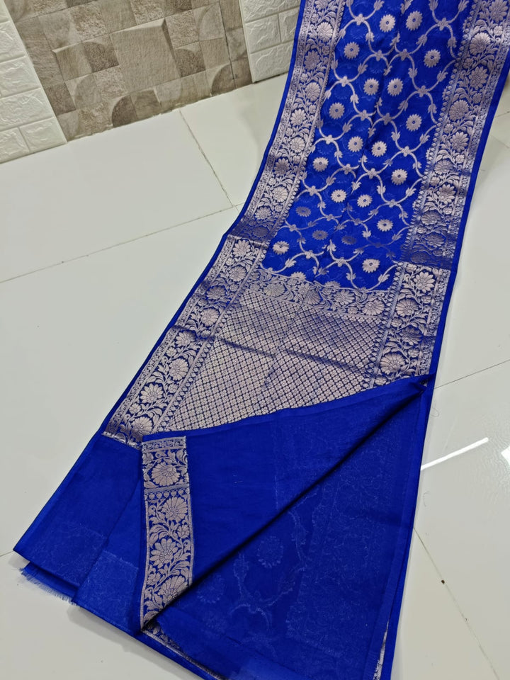 Semi Georgette Zari Work Saree With Blouse. ( length- 6.3 meter )