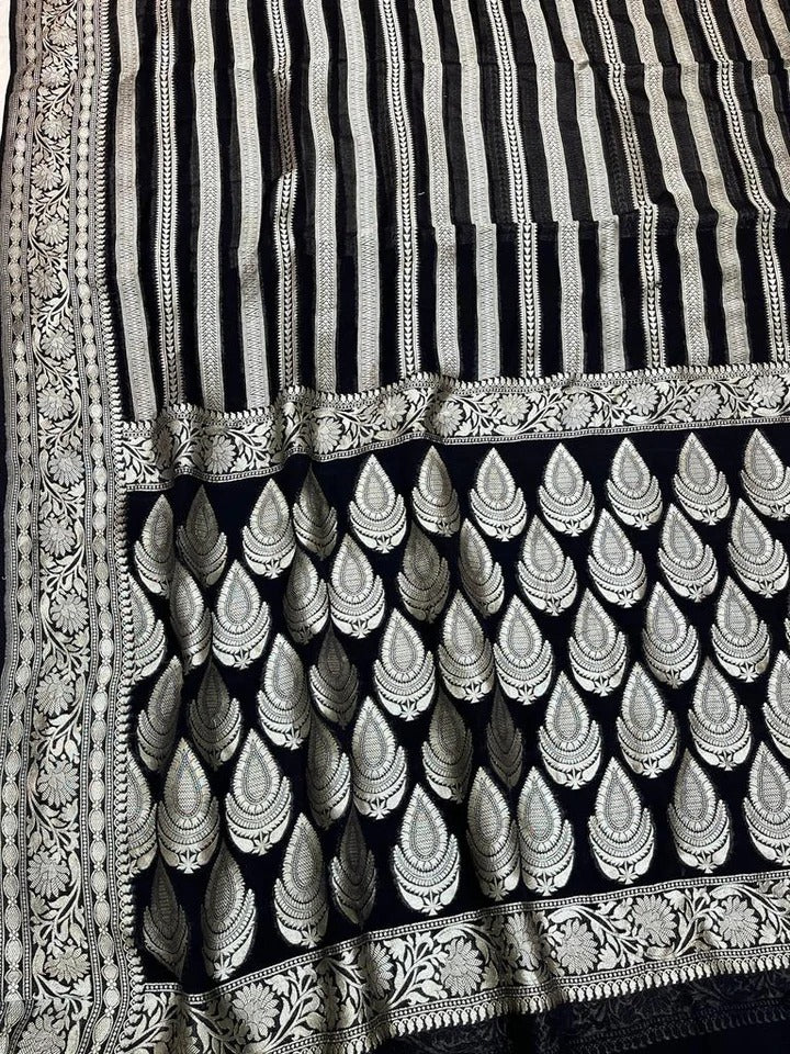 Shop the Stunning Purple Handloom Banarasi Georgette Saree with Silver Zari  – Luxurion World