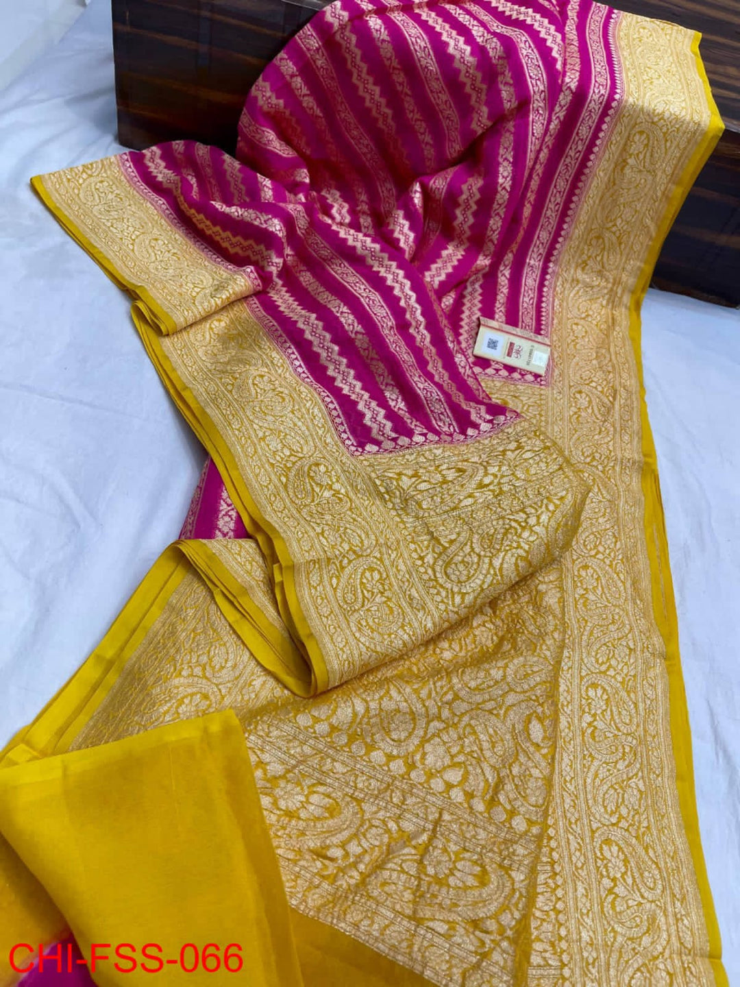 Pure Banarasi Handloom Khaddi Georgette Silk Saree With Zari Work ( length- 6.3 meter )