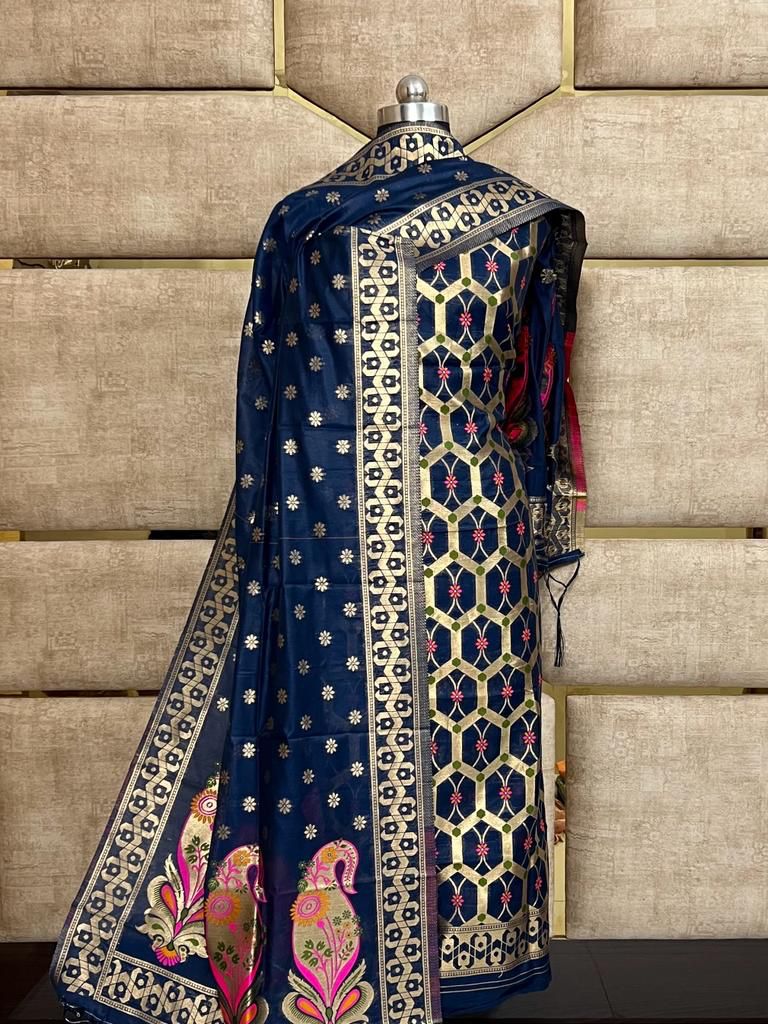 Banarasi Cotton Jamdani weaved Suit With Zari Weaving.