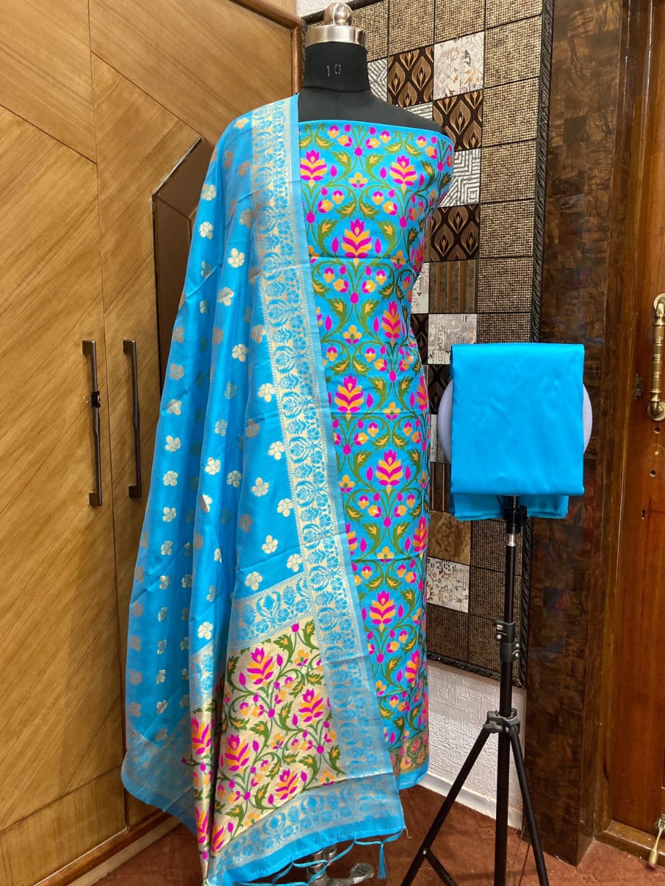 Pure Banarasi Cotton Jamdani Weaved Zari And Meenakari Work Unstitched Suit .