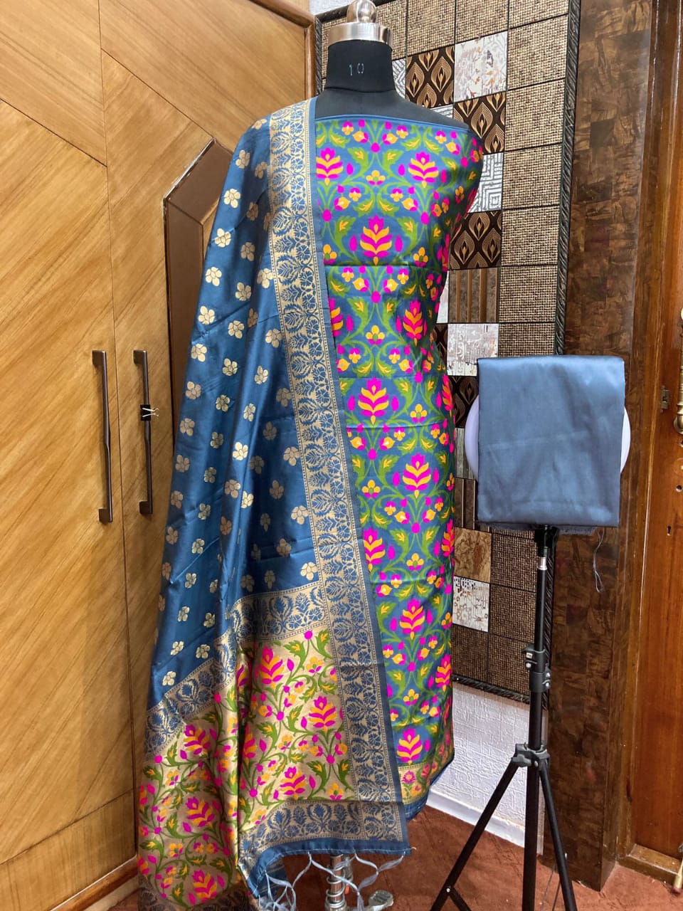 Pure Banarasi Cotton Jamdani Weaved Zari And Meenakari Work Unstitched Suit .