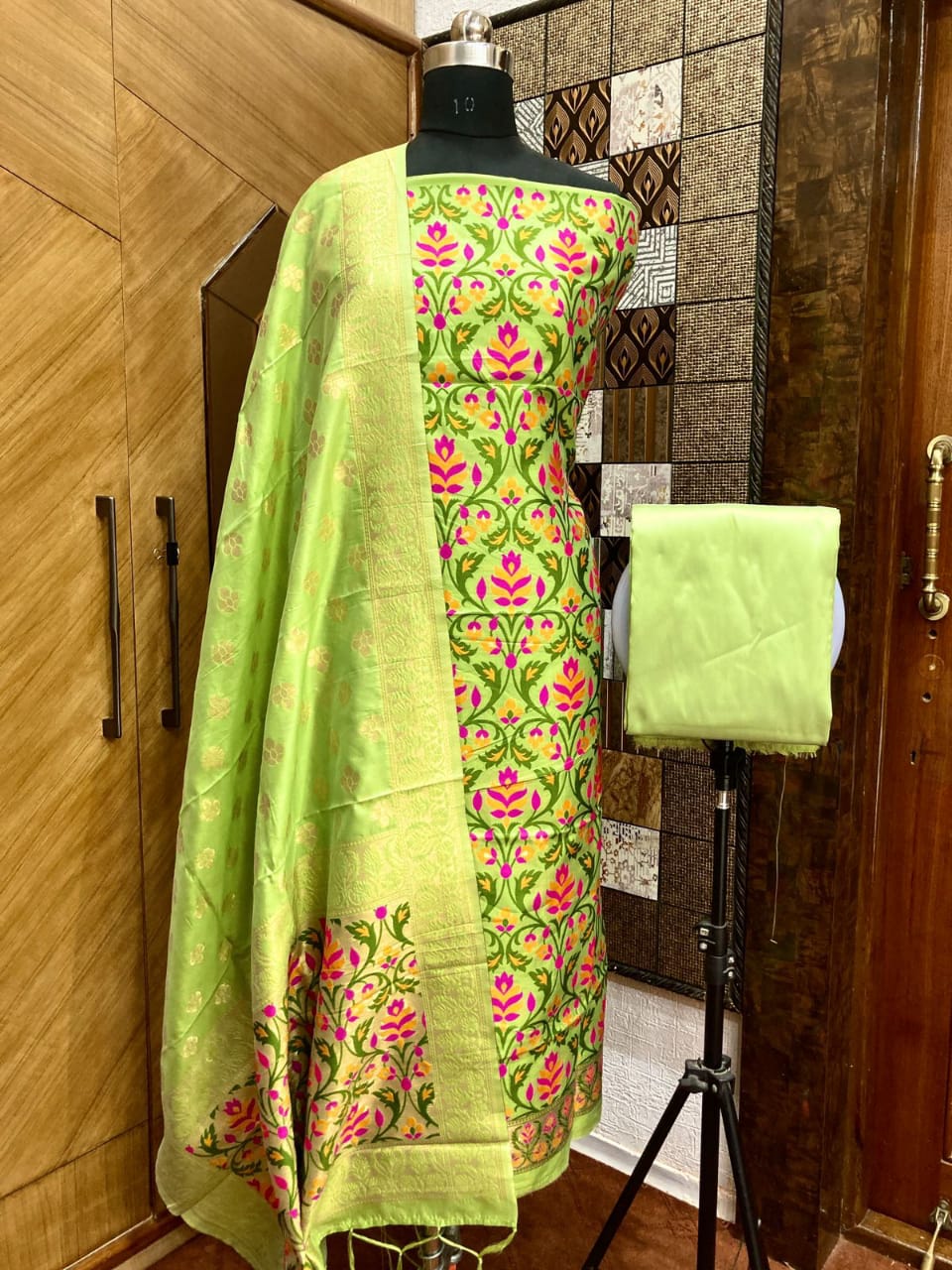 Pure Banarasi Cotton Jamdani Weaved Zari And Meenakari Work Unstitched Suit .